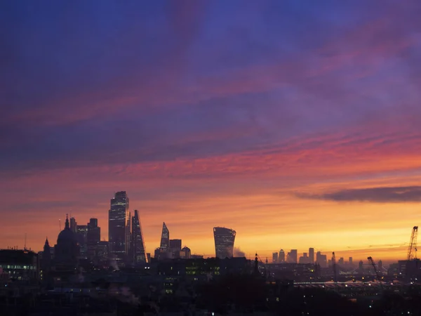 Episk gryning soluppgång landskap stadsbild över London stad sykline l — Stockfoto