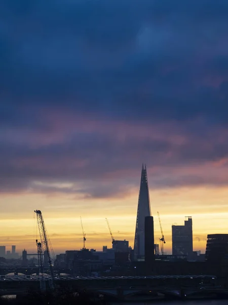 Эпический пейзаж восхода солнца над Лондоном — стоковое фото