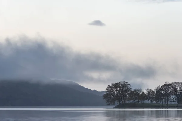 Stuning Autumn Fall sunrise landscape over Coniston Water with m — Stock Photo, Image