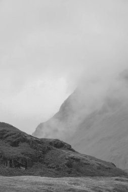 Langdale Pikes dağının güzel sonbahar manzarası