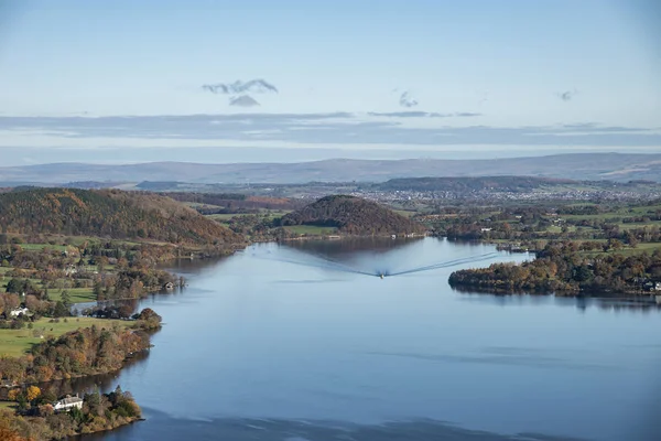 Bellissimo autunno Paesaggio autunnale di Ullswater e dintorni — Foto Stock