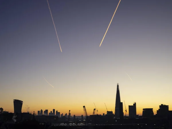 Paesaggio epico alba alba paesaggio urbano su Londra sykline città l — Foto Stock