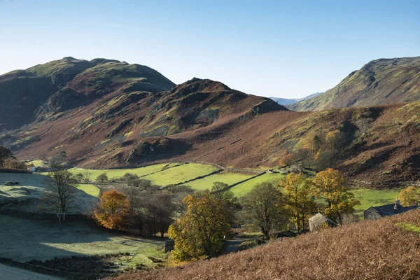 Autunno maestoso Autunno immagine paesaggio di Sleet Fell e Howstead — Foto Stock