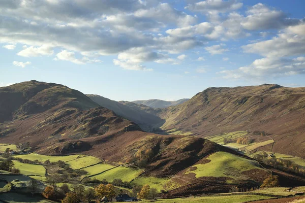 Autunno maestoso Autunno immagine paesaggio di Sleet Fell e Howstead — Foto Stock