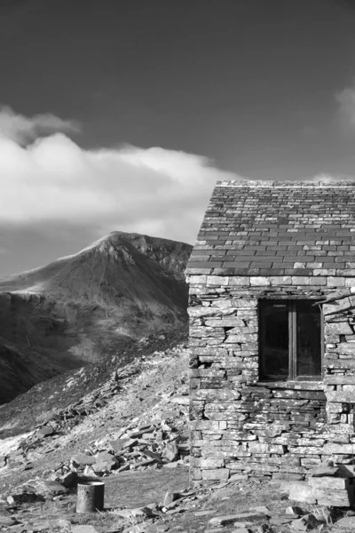 Automne Automne Paysage image de vieux bothy dans le lac Districtr mont — Photo