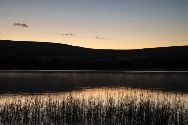 Epicki żywy wschód słońca Jesień Jesień krajobraz obraz Ullswater w — Zdjęcie stockowe