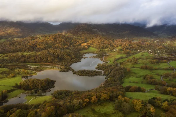 Vacker levande antenn drönare landskap bild av soluppgången i Aut — Stockfoto