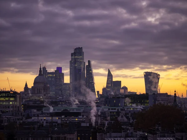 Epic dawn sunrise landscape cityscape over London city sykline l — Stock Photo, Image