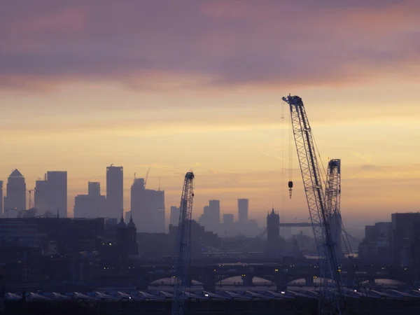 Epic amanecer amanecer paisaje paisaje urbano sobre Londres ciudad sykline l — Foto de Stock