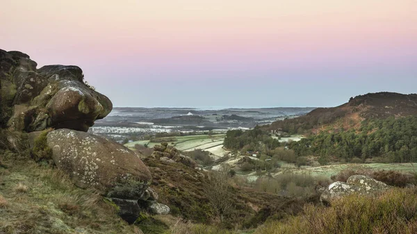 Hermoso Peak District Paisaje de invierno de vista desde The Roache — Foto de Stock