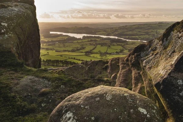 Epicki Peak District Zimowy krajobraz z widokiem z góry Hen Clou — Zdjęcie stockowe