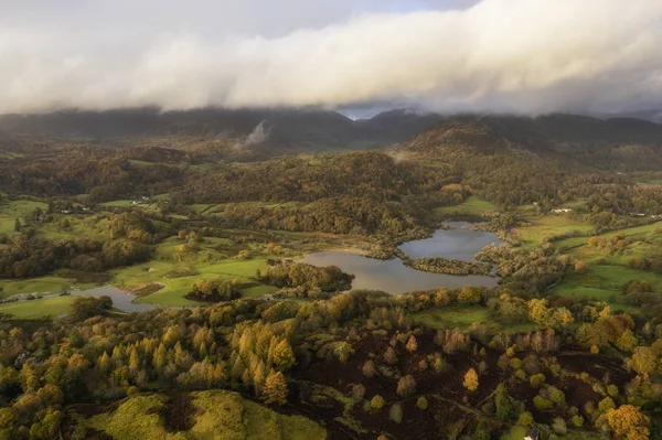 Hermosa imagen vibrante del paisaje del dron aéreo de la salida del sol en Aut — Foto de Stock