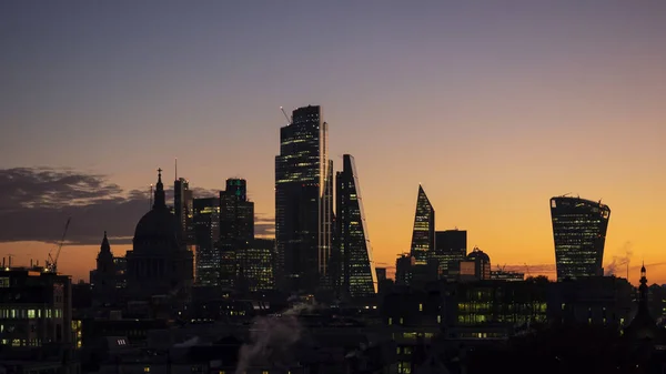 Episk gryning soluppgång landskap stadsbild över London stad sykline l — Stockfoto