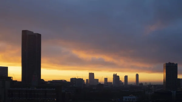 Epic amanecer amanecer paisaje paisaje urbano sobre Londres ciudad sykline l — Foto de Stock