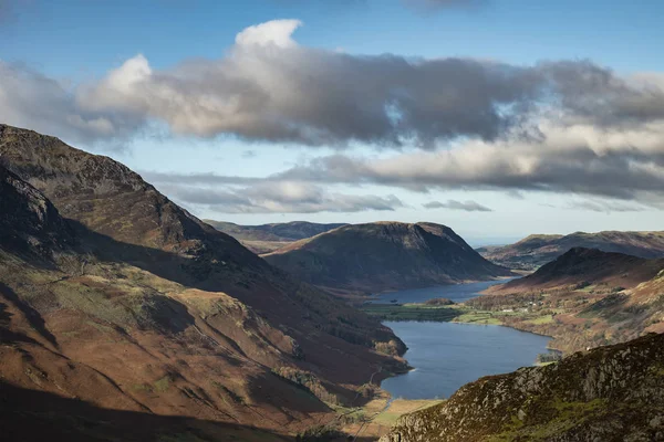 Episk Höst Fall Landskap Buttermere Och Crummock Vatten Omgiven Bergstoppar — Stockfoto