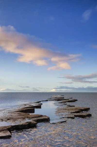 Епічний Барвистий Схід Сонця Над Океанським Пейзажем Сцени Скелями Красивими — стокове фото