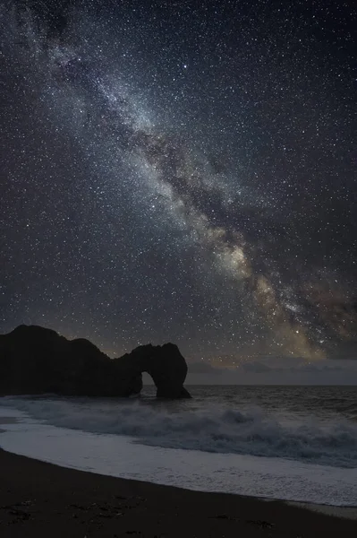 Composto Digital Láctea Sobre Paisagem Épica Paisagens Marinhas Imagem Falésias — Fotografia de Stock