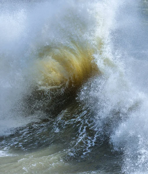 Ohromující Obraz Jednotlivých Vln Lámání Hřebenů Během Prudké Vichřice Vynikající — Stock fotografie