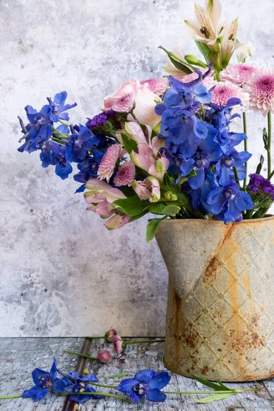 Vacker Vintage Look Appliceras Romantiska Blomma Och Trädgård Paraphenalia Stilleben — Stockfoto