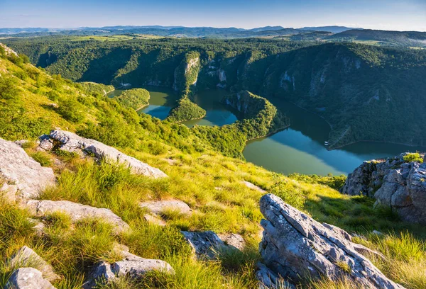 Tramonto sul meraviglioso canyon del fiume Uvac in Serbia — Foto Stock