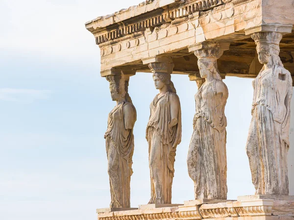 Caryatid szobrok, mint a oszlopok Erechtheion templom Acropolis of Athens Görögországban — Stock Fotó