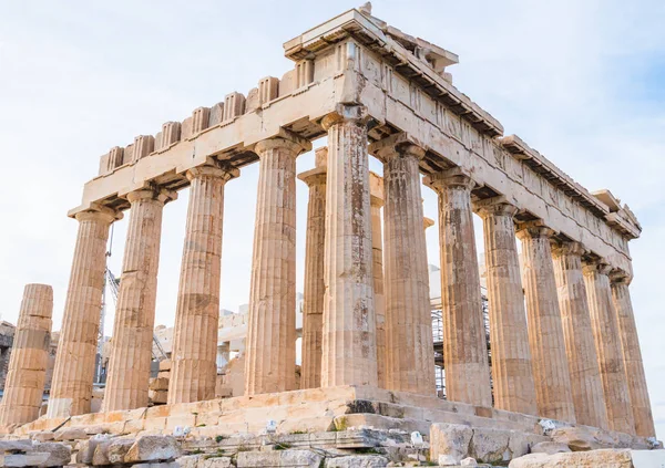 Parthenonský chrám v Akropoli Atén s dórskými sloupy v Řecku — Stock fotografie