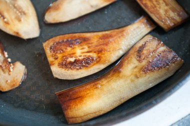 Patlıcan tava dilimlenmiş