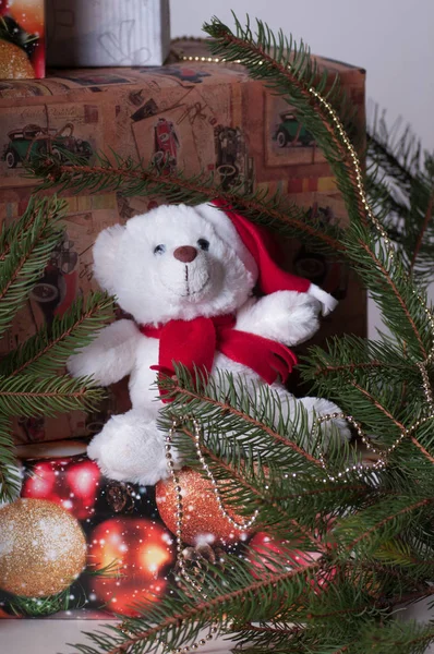 Teddy bear and christmas presents — Stock Photo, Image