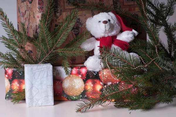 Teddy bear and christmas presents — Stock Photo, Image