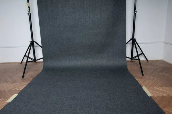 Studio Hintergrund graue Farbe lizenzfreie Stockfotos