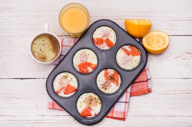 Çörek teneke pişmiş yumurta tarifi. Kahvaltı.