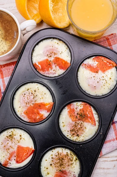 Receta de huevos horneados de hojaldre. Desayuno . — Foto de Stock