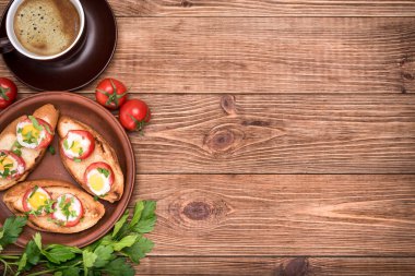 Domates bardak pişmiş yumurtalar. Kahvaltı.