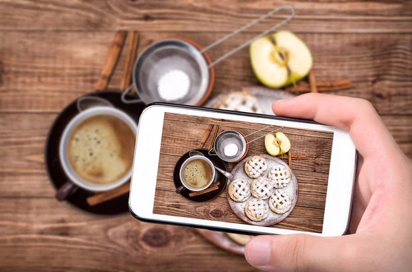 Verse zelfgemaakte heerlijke apple muffins voor ontbijt. — Stockfoto
