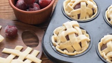 Taze ev yapımı lezzetli vişneli kek .