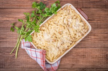 Tavuk Makarna güveci .  