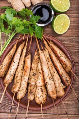 Tay tavuk satay. Pişirme kavramı.