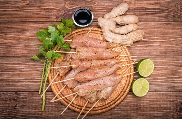 Thai raw chicken satay . — Stock Photo, Image