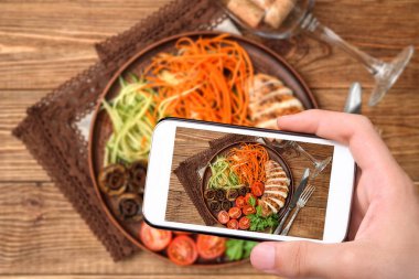 Kızartma tavuk fileto ve sebze.