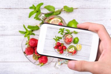 Kireç ve çilek Detoks su .