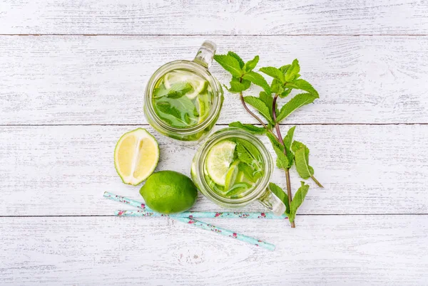 Lime and mint detox water . — Stock Photo, Image