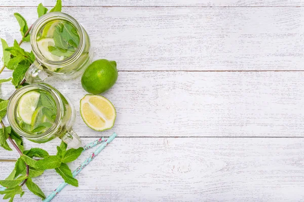 Lime and mint detox water . — Stock Photo, Image