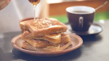 Bal ile Fransız tost. 