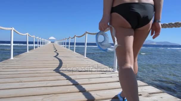 Young Woman Walking Pontoon Bridge Woman Holds Mask Diving — Stock Video