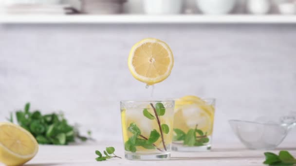 Cinemagraph Verter Jugo Limón Vaso Nadie Foto Viva Limonada — Vídeos de Stock