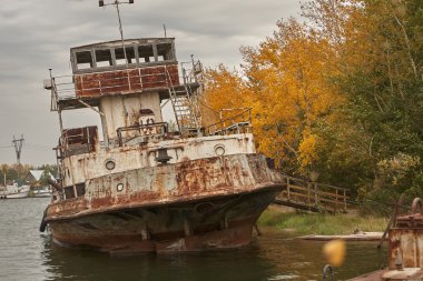 Paslı gemileri geçirdi