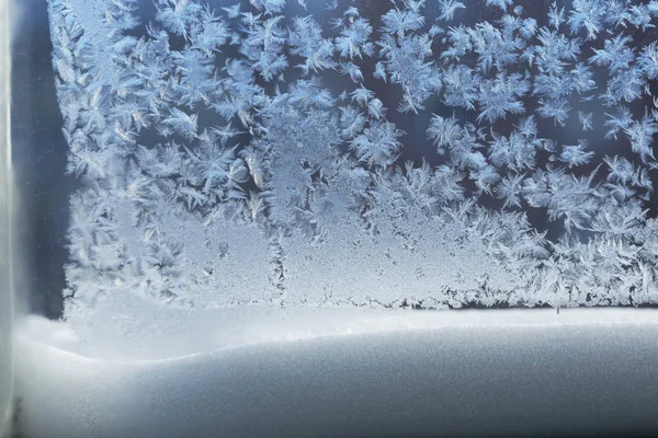 Padrões de neve em vidro — Fotografia de Stock