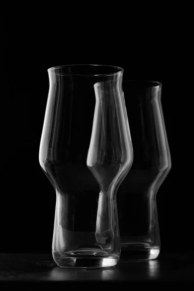 Dwie szklanki do piwa — Zdjęcie stockowe