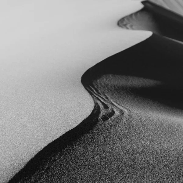 Dune di sabbia Marocco deserto in monocromo — Foto Stock