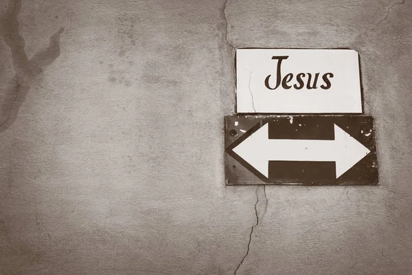 Jesus arrow sign on cracked wall — Stock Photo, Image